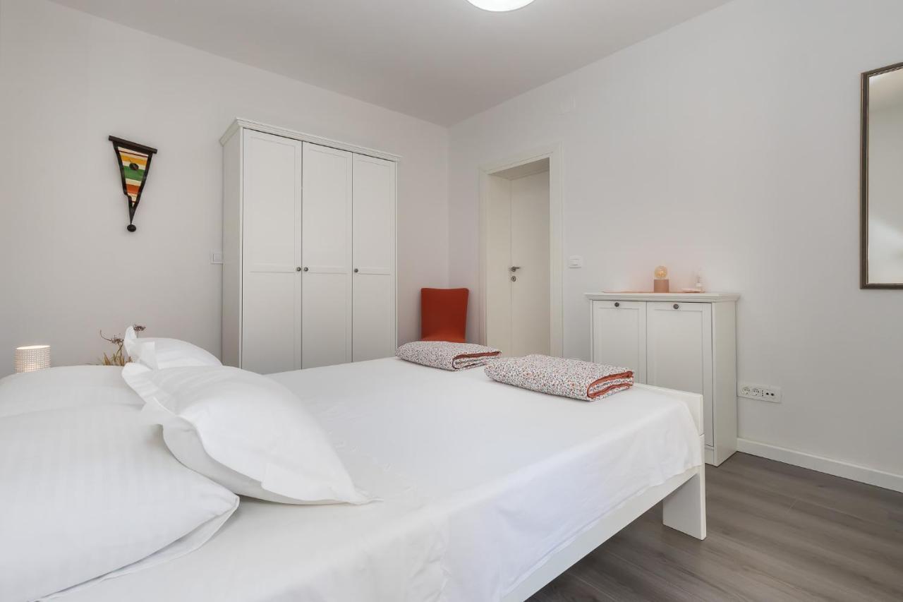Apartment M&J Supetar Eksteriør bilde
